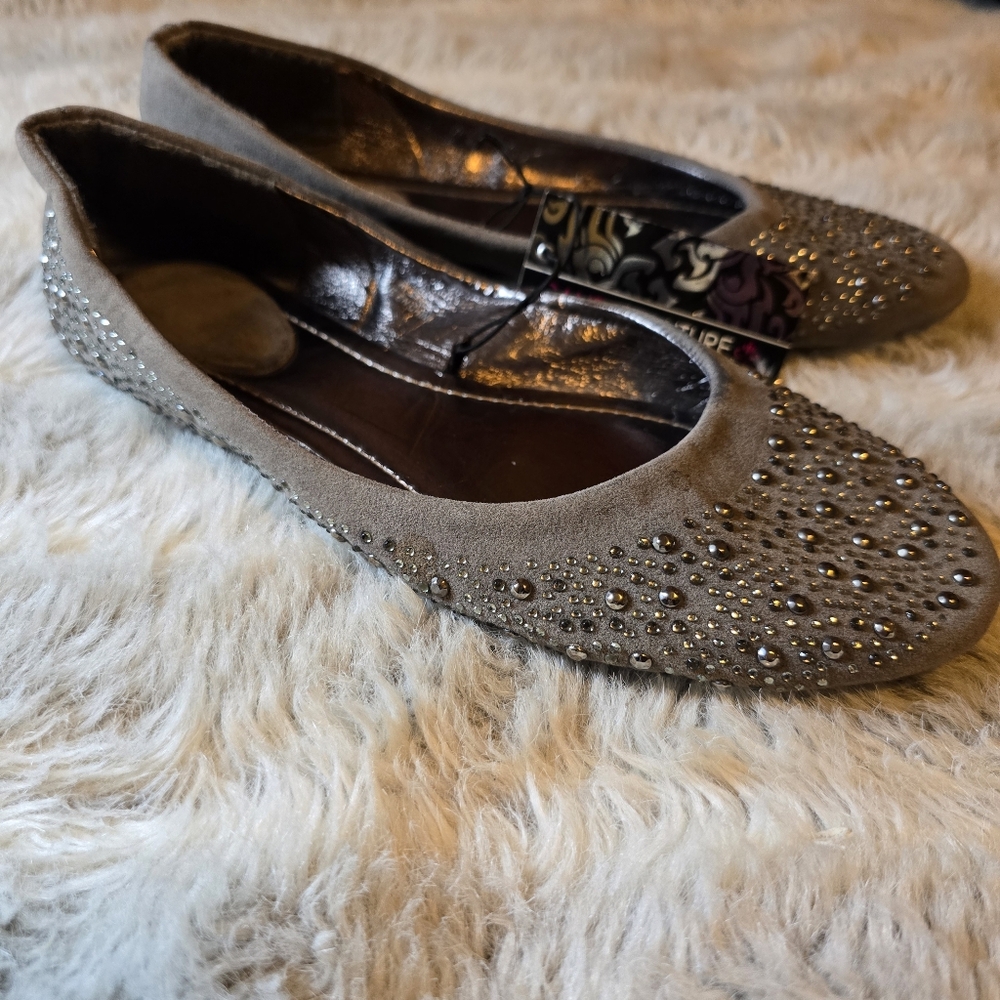 Chic Embellished Taupe Flats